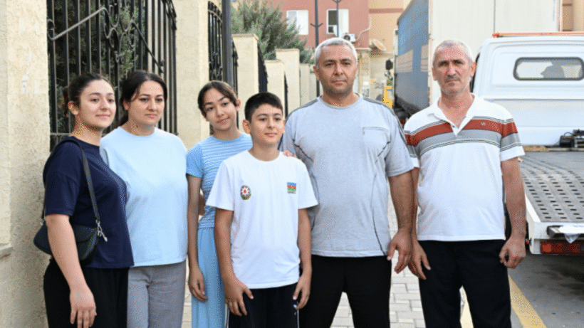 Ağdamın Xıdırlı kəndinə köç edən ailələri daşıyan avtomobillərin görüntüsü – köç karvanı