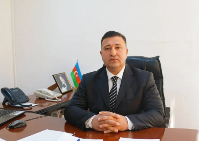 Elçin Abbasovun məhkəmədə rüşvət ittihamı ilə azadlığa buraxılması ilə bağlı şəkil