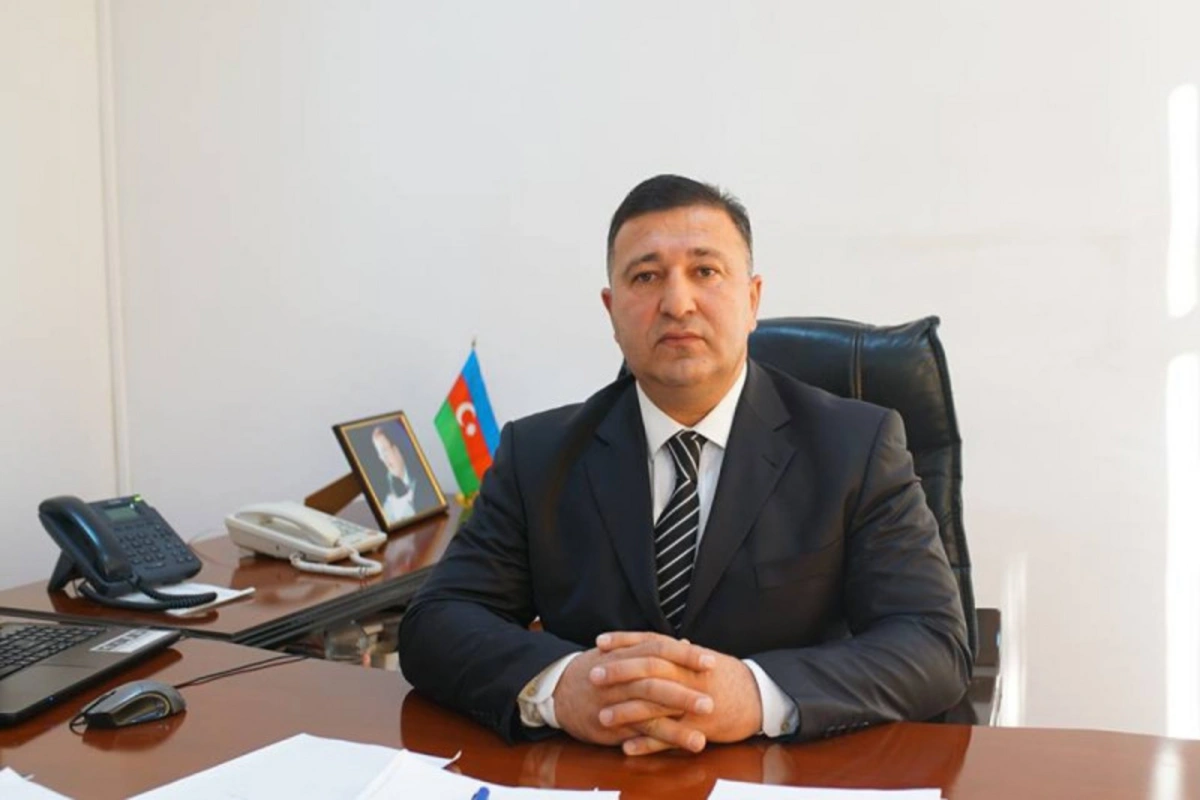 Elçin Abbasovun məhkəmədə rüşvət ittihamı ilə azadlığa buraxılması ilə bağlı şəkil