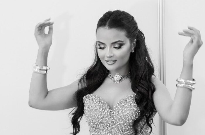 Aysel Teymurzadə uzun fasilədən sonra səhnəyə qayıdır — “Dream Fest”də çıxışı zamanı.