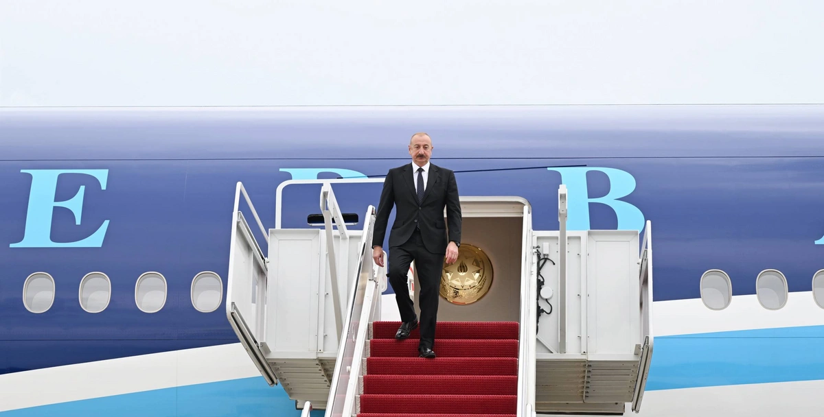 Prezident İlham Əliyev ABŞ-a işgüzar səfər çərçivəsində "Joint Base Andrews" hərbi hava bazasında rəsmi şəxslər tərəfindən qarşılanır.